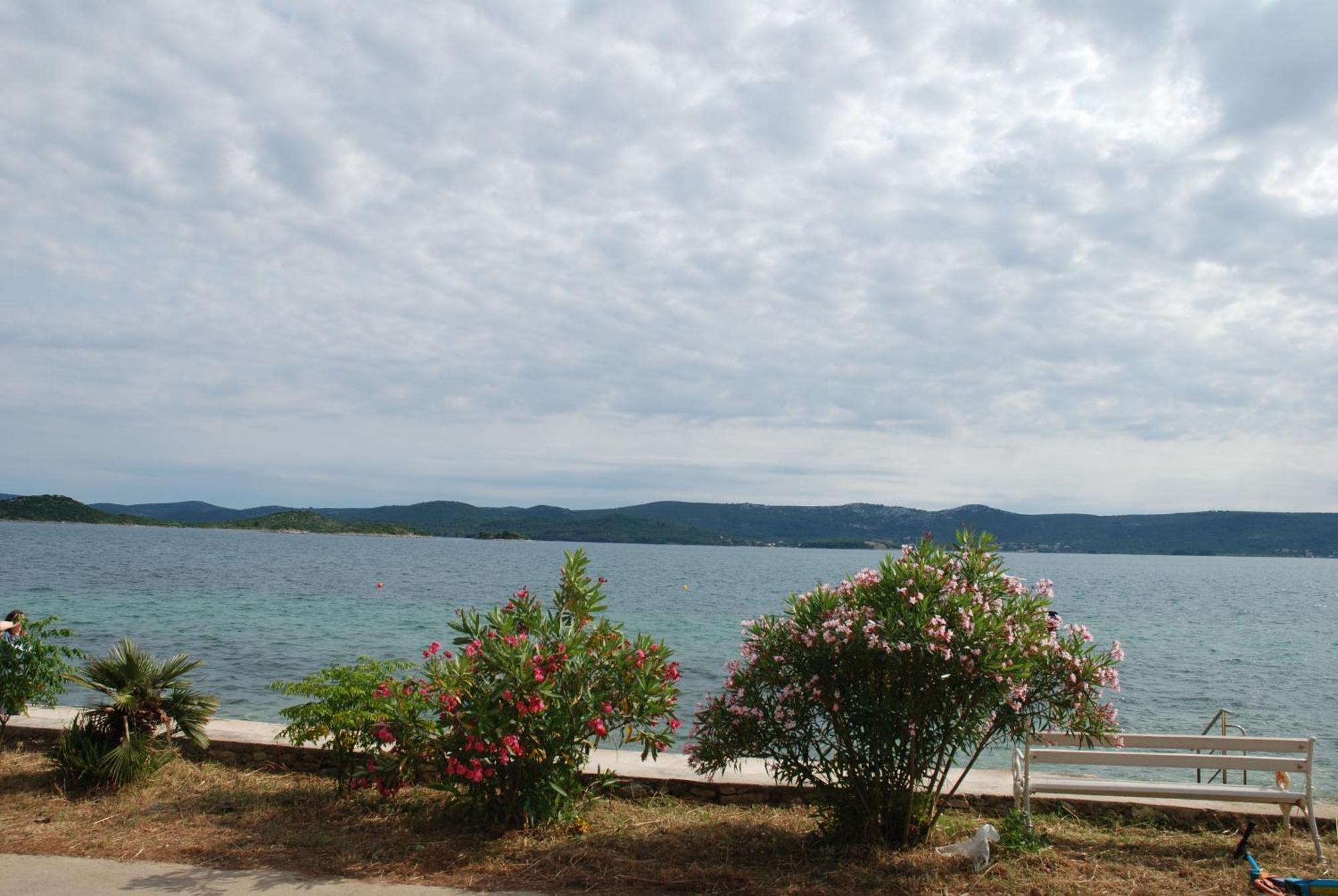 5 Meters From The Sea With Private Beach - 70M2 Colibri Sunset Apartments Sveti Petar  Kültér fotó